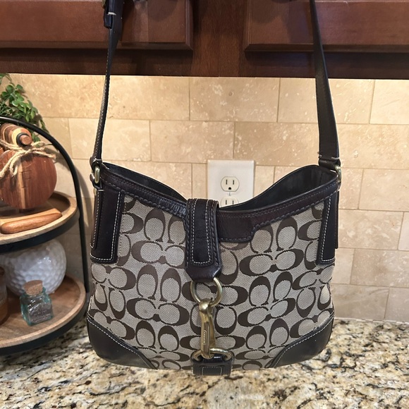 Coach Handbags - Coach Brown Signature Hampton Logo Leather Purse Shoulder Bag Gold Clasp